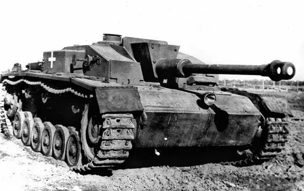 Штурмовое орудие StuG III AusfF8 Подобную картину можно наблюдать и во всех - фото 15