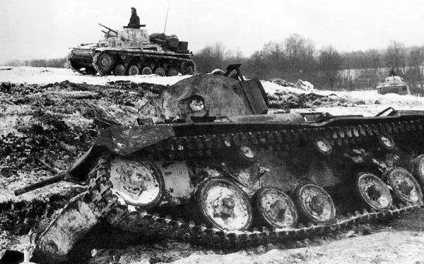 Английский танк Валентайн подбитый на подступах к Москве Ноябрь 1941 года - фото 19