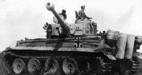 Один из тигров 502го тяжелого танкового батальона Лето 1943 года Обращает - фото 34