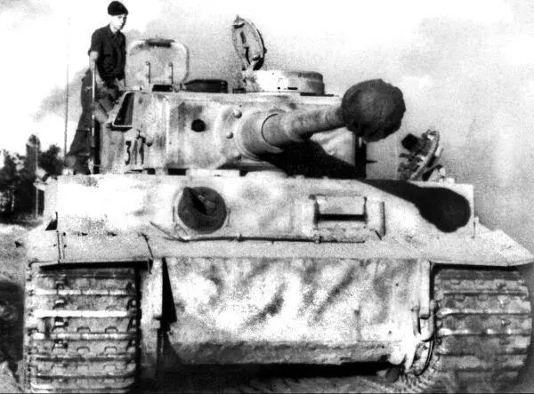 Один из танков 502го тяжелого танкового батальона Лето 1943 года Текущий - фото 39
