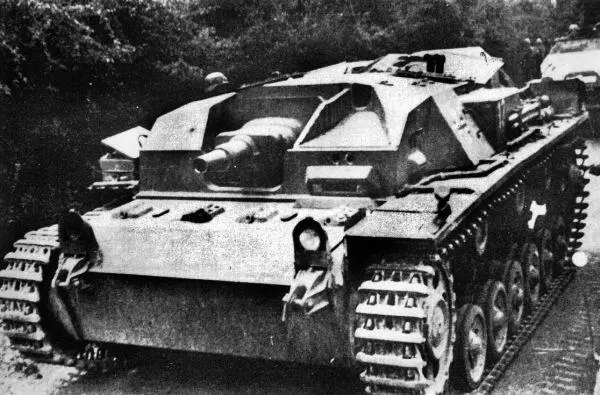 Штурмовое орудие StuG III AusfA На втором этапе войны во Франции - фото 54