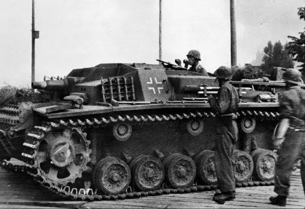 Штурмовое орудие StuG III AusfC дивизии СС Лейбштандарт СС Адольф Гитлер на - фото 59