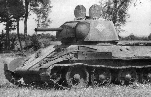 Подбитый танк Т34 Курская дуга июль 1944 года Имелись случаи когда к - фото 67