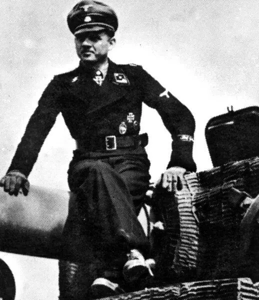 Самое известное фото Михаэля Витмана было сделано незадолго до боя у - фото 80