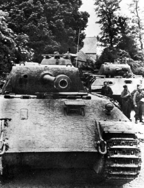 Пантеры перед атакой Нормандия июнь 1944 года В одной из последующих - фото 99