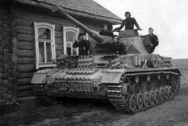 Танк PzIV AusfG и его экипаж в полном составе Восточный фронт 1942 год - фото 111