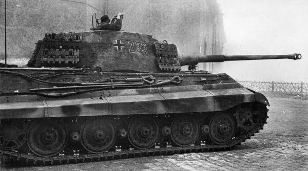 Королевский тигр в Будапеште В декабре 1944 года 503й тяжелый танковый - фото 117