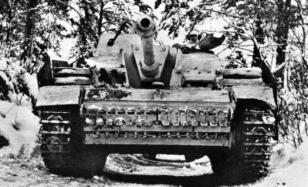 StuG 40 AusfG в зимнем камуфляже Восточный фронт зима 1944 года После - фото 125