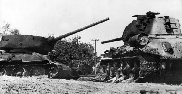 Танки Т3485 подбитые на подступах к Варшаве Осень 1944 года Справедливости - фото 128