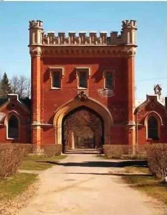 Петергофские конюшни изображавшие в экранизации замок Трёх Толстяков - фото 5
