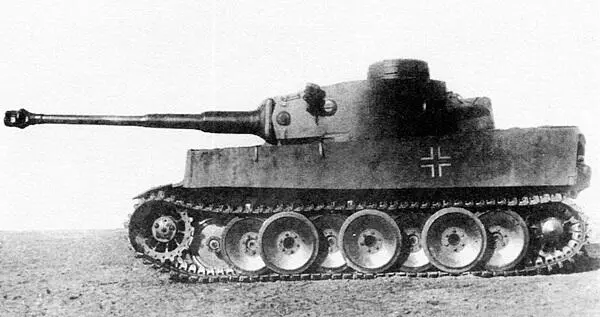 Тигр 121 доставленный для испытаний на НИБТПолигон в Кубинку Весна 1943 - фото 63