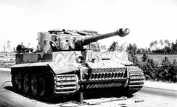 Тигр подбитый частями Красной Армии 3й Белорусский фронт 8 июля 1944 - фото 99