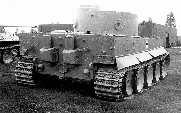 Тигр захваченный американскими войсками в Тунисе в 1943 году ныне - фото 102