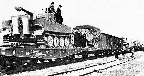 Танки дивизии Великая Германия прибывшие в Литву Август 1944 года Таким - фото 124