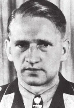 Карл Хенце Родился 20011916 г в г Хольцминден в 57 км севернее Касселя В - фото 95