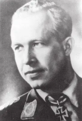 Генрих Брюккер Родился 05051913 г в г Киль Осенью 1936 г лейтенант Генрих - фото 138