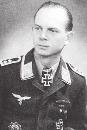 Хейнц Эндхофер Родился 15121917 г в местечке Эрбальк в Саксонии С 1942 г - фото 148