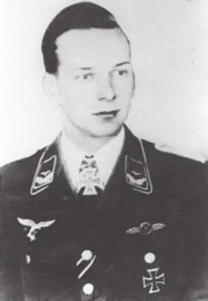 Фритц Близенер Родился 24011920 г в г Штеттин После окончания летной - фото 330