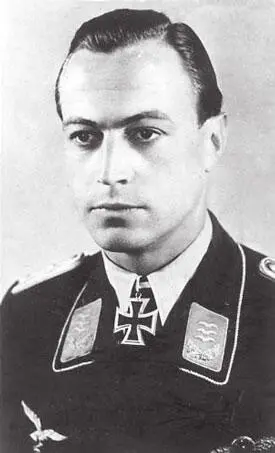 Гельмут Хаузер Родился 24021916 г в Берлине В апреле 1940 г лейтенант - фото 393