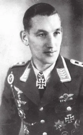 Энгельберт Хайнер Родился 05061914 г в г Крефельд В 1935 г Энгельберт - фото 394