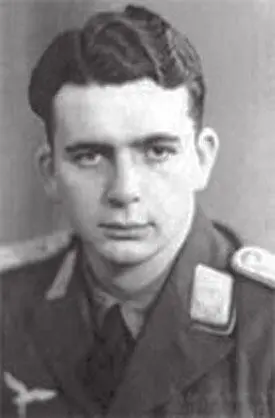 Георг Холле Родился 20011920 г в Ганновере После окончания летной - фото 410