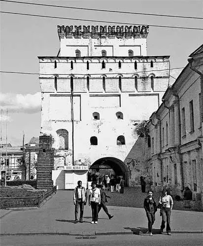 Рис 53 Власьевская Знаменская башня Ярославля Фотография 2004 года - фото 53