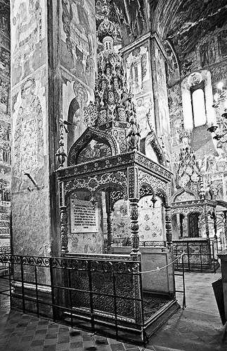 Рис 55 В главном соборе Ярославля как и в московском Успенском соборе были - фото 55