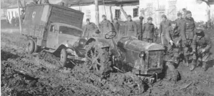 Немецкие трофеи лета 1941 г Вверху трактор постройки СТЗ внизу ХТЗ - фото 96