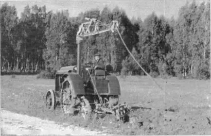 Электротрактор с плугом в борозде В феврале 1945 г советское правительство - фото 99