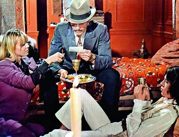 Из фильма Дональда Кэммелла и Николаса Роуга Представление Съемки 1968 г - фото 15