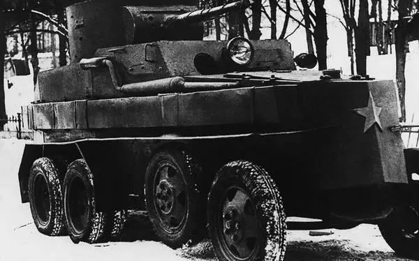 Один из трех первых бронеавтомобилей ПБ4 Зима 1933 года Деревянные поплавки - фото 53