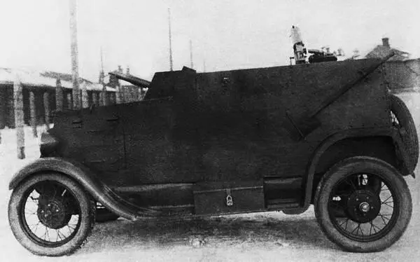 Колесная танкетка изготовленная на Ижорском заводе вид слева Январь 1931 - фото 103