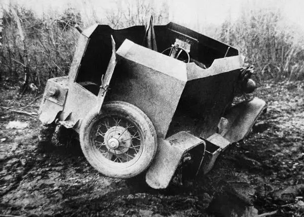 Застрявшая колесная танкетка Экспериментального завода НКПС Весна 1931 года - фото 107