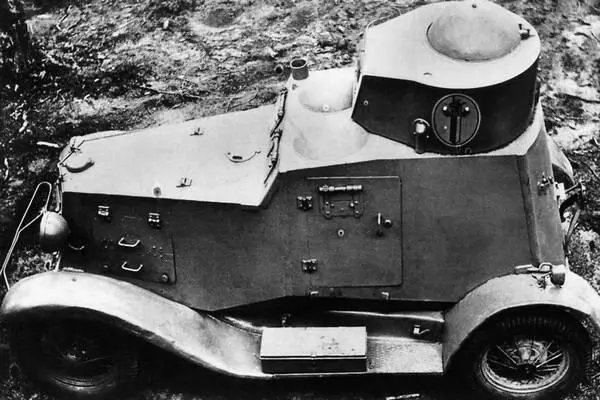 Бронеавтомобиль ФАИ выпуска 19341935 годов вид сверху Машина была захвачена - фото 123