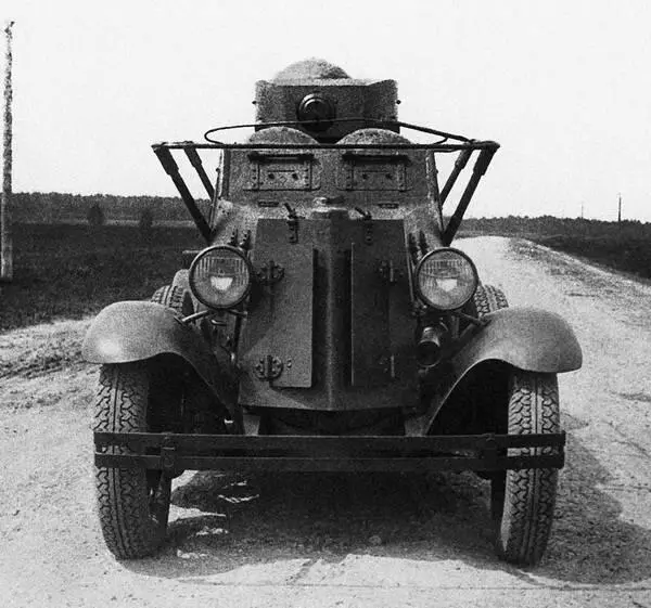 Бронеавтомобиль ГАЗТК вид спереди НИБТ полигон июнь 1935 года Хорошо видна - фото 127