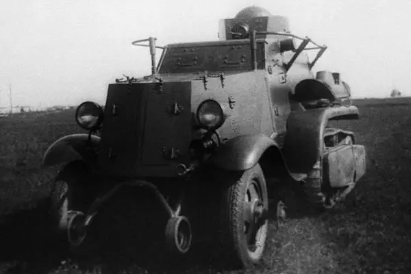 Бронеавтомобиль БА30 во время испытаний на НИБТ полигоне общий вид Июнь 1937 - фото 143