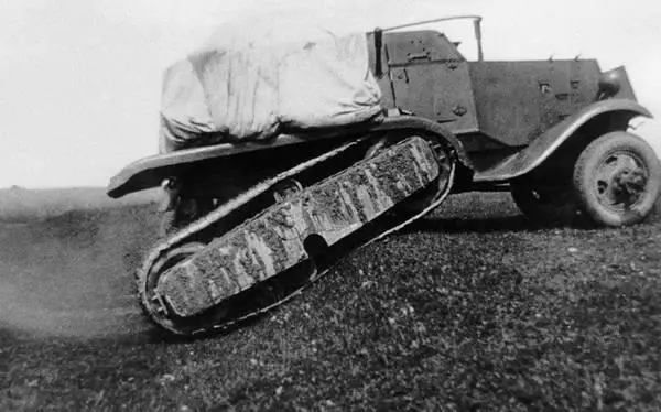 Бронеавтомобиль БА30 преодолевает канаву НИБТ полигон весна 1937 года - фото 144