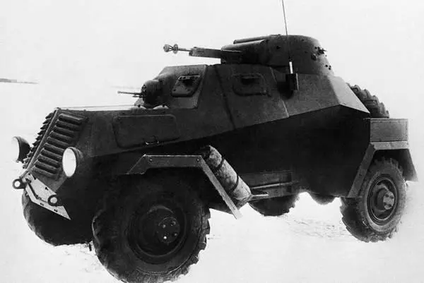 Бронеавтомобиль ЛБ62 с односкатными колесами машина 713 Январь 1941 года - фото 156
