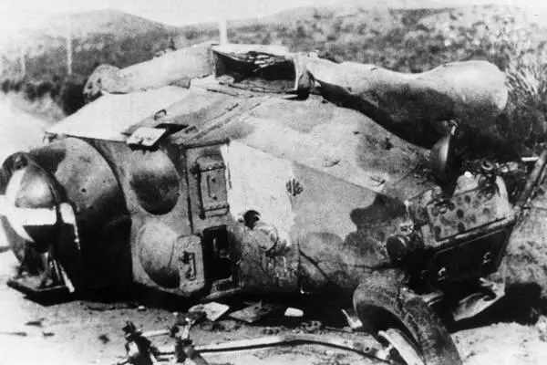 Бронеавтомобиль ФАИ республиканской армии подбитый в боях под Гранадой 1937 - фото 184