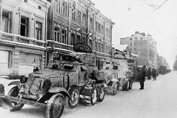 Бронеавтомобили БА10 на улице Выборга СевероЗападный фронт 13 марта 1940 - фото 201