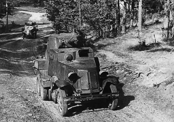 Бронеавтомобили БА1 ОМ на марше Ленинградский фронт сентябрь 1941 года - фото 205