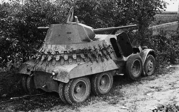 Брошенный экипажем бронеавтомобиль БА11 ЮгоЗападный фронт июнь 1941 года - фото 207