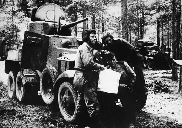 Экипаж БА10 получает боевую задачу Ленинградский фронт лето 1944 года - фото 218