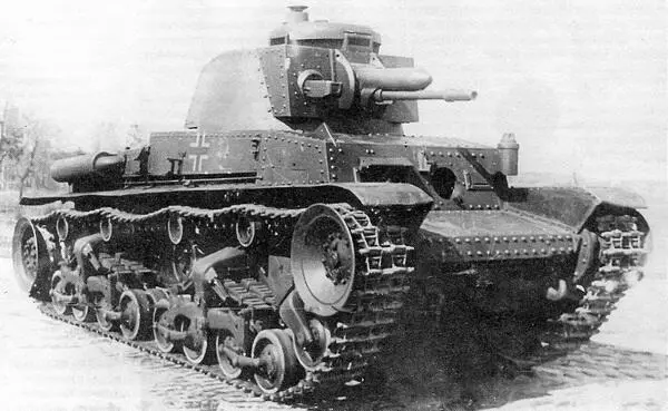 Трофейный танк Pz35 t на полигоне в Кубинке 1948 год К сожалению до наших - фото 39