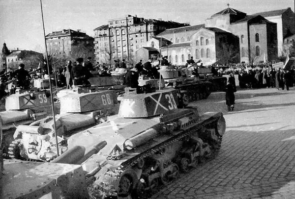 Группа танков LT vz35 и Pz38 t на одной из площадей Софии перед парадом - фото 49