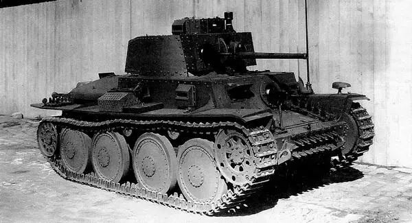 Легкий танк Pz38 t AusfE или F во дворе завода фирмы ВММ Обращает на себя - фото 61