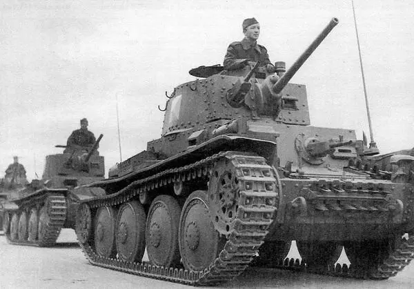 Колонна танков LT3837 Pz38 t AusfG чехословацкой армии на послевоенном - фото 108