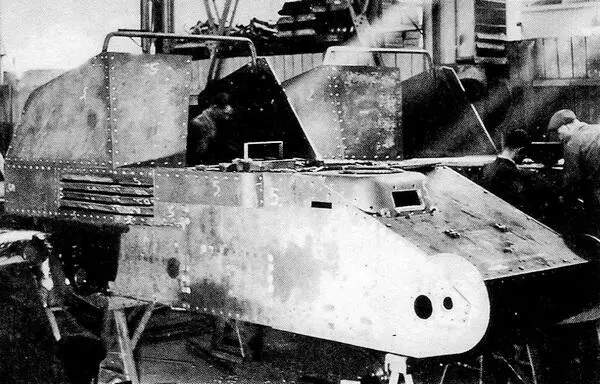 Корпуса самоходных установок Marder III AusfМ в сборочном цеху завода ВММ - фото 122