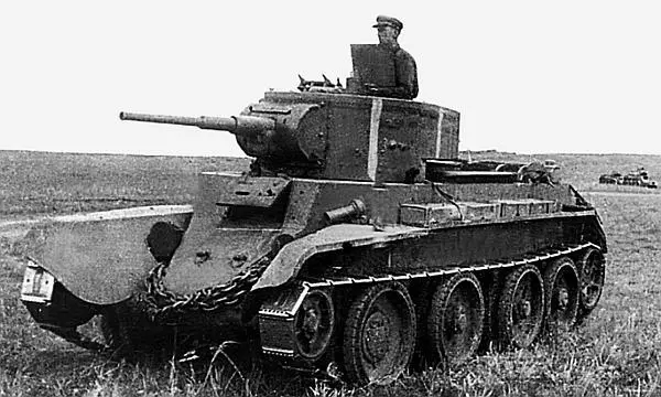 Танк БТ7 6й танковой бригады выходит на рубеж атаки Район реки Халхингол - фото 38