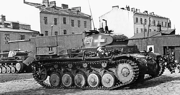 Танки PzII 36го танкового полка 4й танковой дивизии Вермахта во время - фото 55